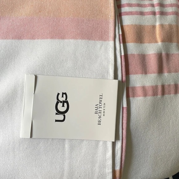 UGG Bath Nwt 7 Ugg Beach Towel 00 Cotton Coral White Color 40 X 72